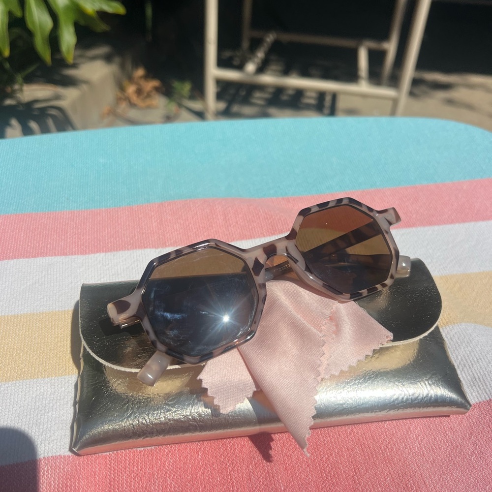 Stylish Hexagonal Sunglasses with Case
